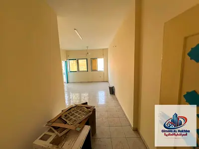 Studio in Al Butina with a separate kitchen, prime location close to services and transportation. AED 17,000, payment in 4 installments.