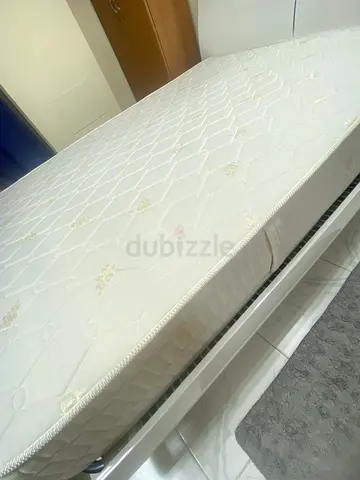 Queen size mattress - good condition - only 3 months use - new one- clea