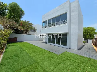 Fully bright| Private Garden| Close to beach