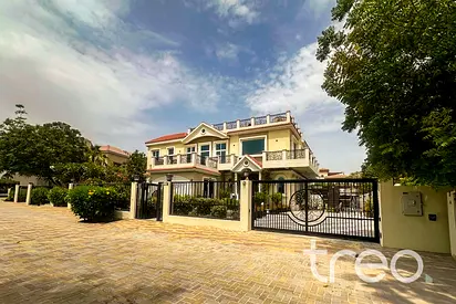 Family Home | Lift | Private Pool | VOT