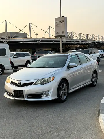 2012 Toyota Camry SE - Sporty Design & Reliable Performance