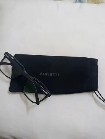 Black ArnettE Rectangular without Lenses but with the original bag- Used Lightly