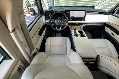 صورة 13 لـ 2024 Lexus LM-SERIES