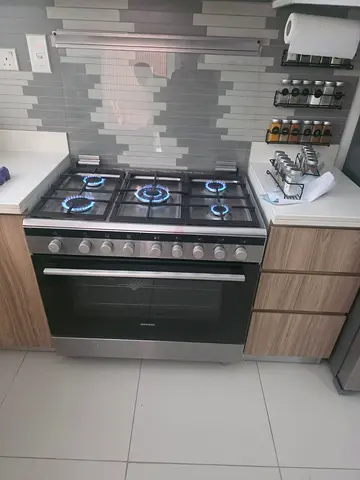 Siemens full gas cooker like new perfect working new model free delivery with warranty