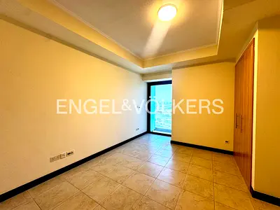 BALCONY I UNFURNISHED I WIDE LAYOUT I LOW FLOOR