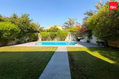 4 bedrooms extended tio 5 +Maid Availbale for rent