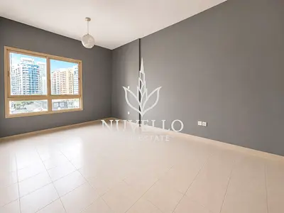 Upgraded | Multiple Cheques | Vacant | Corner Unit
