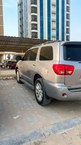 2011 Toyota SEQUOIA — фото 4