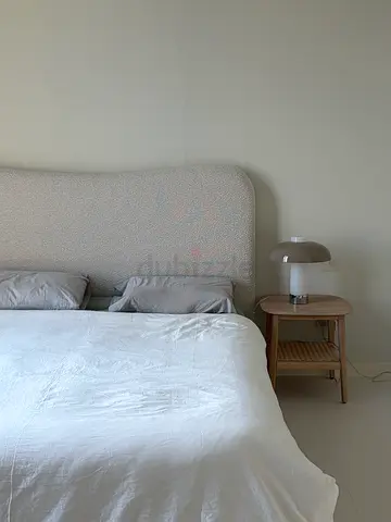 Queen size bed + mattress in perfect condition