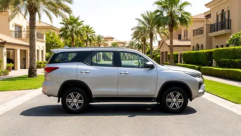 2022 Toyota FORTUNER — фото 5