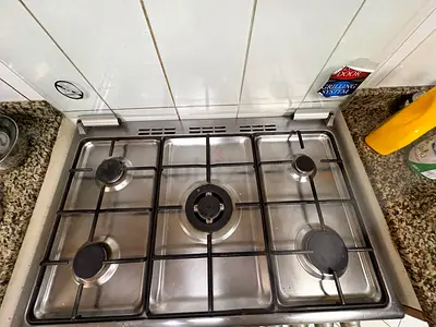 Stainless steel 5-burner gas hob in good condition