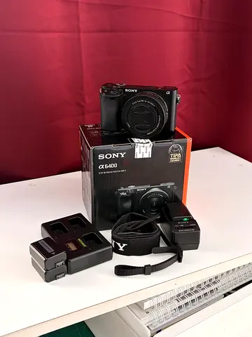 Sony ILCE-A6400A With free batteries