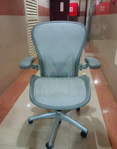 Herman Miller Aeron chair size B fully loaded