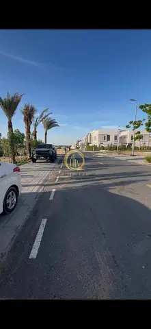 للبيع ارض سكنيه في الشارقة منطقة الحوشي الطرح القديم مساحه 20,000 الف قدم موقع ممتاز جدا علي شارع قار وبالقرب من جميع الخدمات سهله الدخول والخروج وب