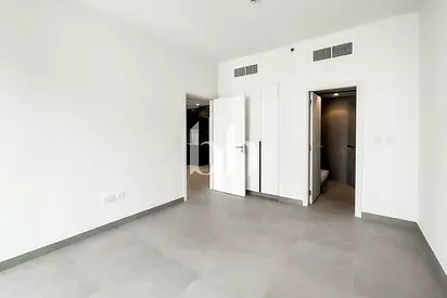 Direct Pool View | Bright & Spacious | Balcony