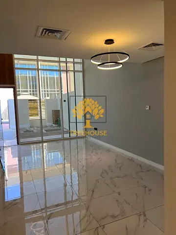 LUXURIOUS & SPACIOUS| 4 CHEQUES| PRIME LOCATION
