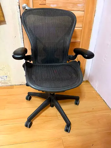 Herman miller Aeron size B fully loaded