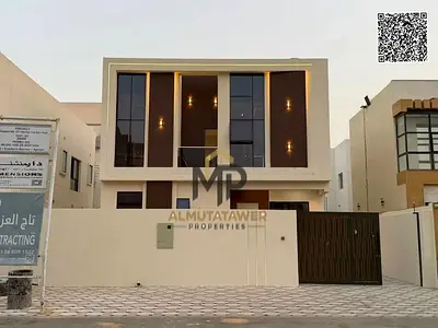 Villa for sale at a reasonable price in a quiet and prime location, two floors behind the shops.