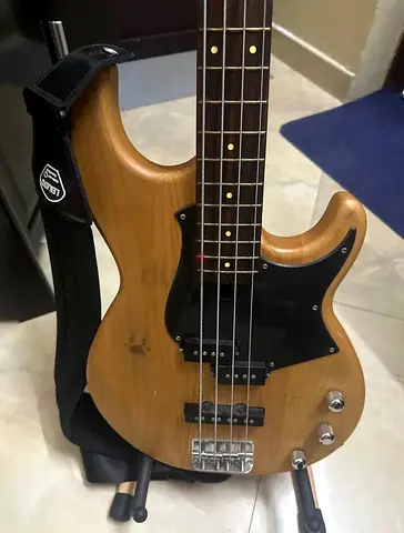 Yamaha BroadBass BB234 Natural Finish And Joyo Bass Amp
