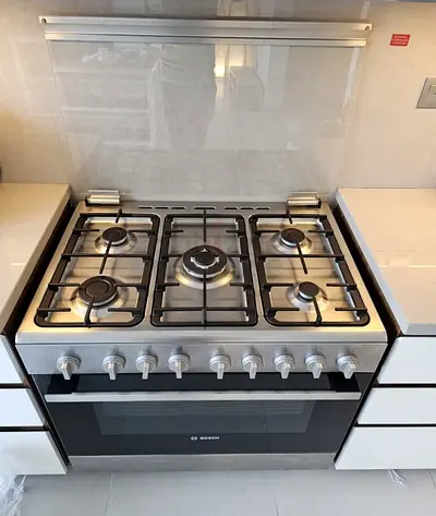 Bosch 5-Burner Gas Range with Oven - Stainless Steel
