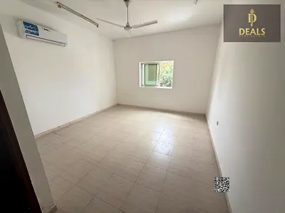 استوديو واسع مع مطبخ منفصل للإيجار في المويهات 3 | بالقرب من مخرج دبي | 19,000 درهم