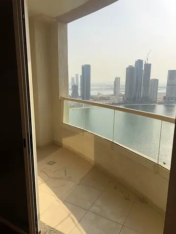 ✨ فرصة عائلية فخمة للسكن الراقي بفيو بحري مميز في قلب التعاون! ✨ شقة رائعة تتكون من غرفتين وصالة وتتميز بـ إطلالة بحرية ساحرة وبلكونة واسعة لتهوية وإ