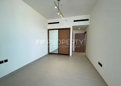 4- Cheques | Bright & Clean| Ready To move In