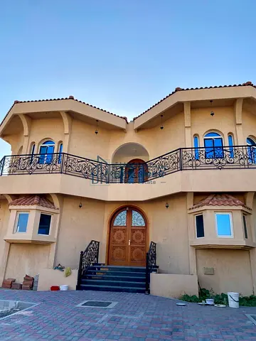 للبيع | فيلا مميزة في الطرفا