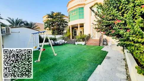 فيلا كبيرة للبيع بالروضة مع الكهربا والماء والمكيفات  مساحة كبيرة مجددا بالكامل بسعر جيد