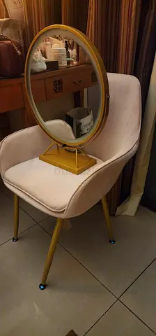 Round Gold Vanity Mirror on Stand — Acceptable Condition