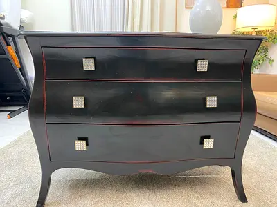 Italian chest of drawers