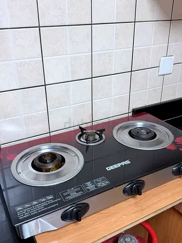 3-Burner Gas. One side burner is working low