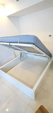Ikea Hydraulic Queen size 160×200 bed with mattress available in perfect condition