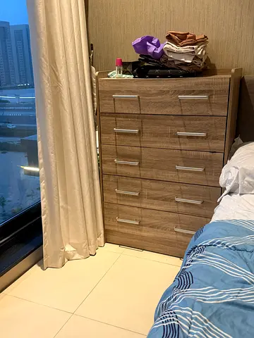 Chest of Drawers / Dresser - Wood Finish, Good Condition