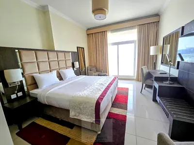 🏡 Fully Furnished Studio | Elegant Living | Top Floor | Multiple Options
