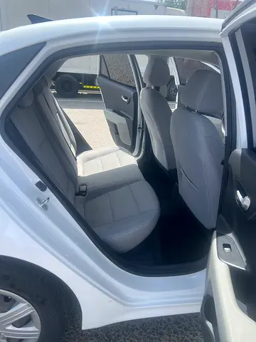 2021 KIA RIO 照片 9