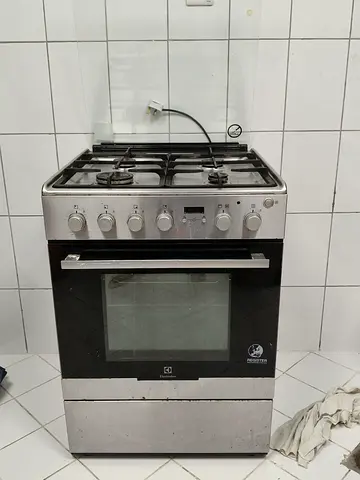 Electrolux freestanding gas cooker with oven - used, working