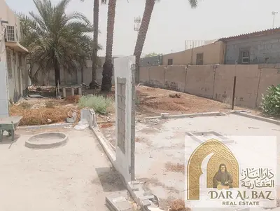 Traditional Arabic house for annual rent, commercial property in Al-Qadisiyah area. The house has 4 bedrooms, a maid's room, 4 bathrooms, and a large