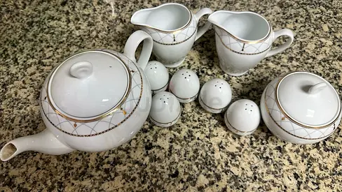 Elegant White and Gold Patterned Ceramic Dining Plates