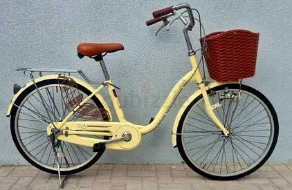 Used very little High quality Japanese imported Cruiser Bike Size 24 Neat and clean in perfect condi