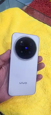 vivo X300 Pro - 256GB, 12GB RAM, excellent condition