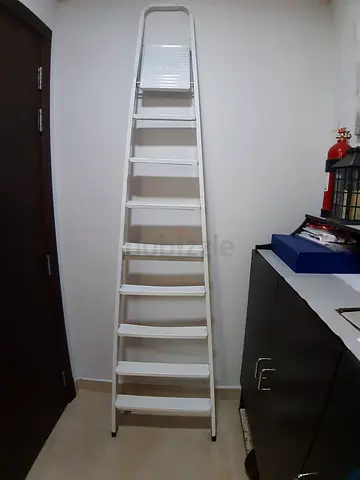 STEEL LADDER, 9 STEPS, WHITE