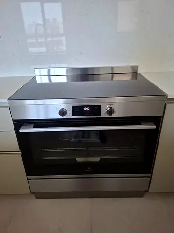 Electrolux Stainless Steel Electric Range with Ceramic Hob - Excellent Condition