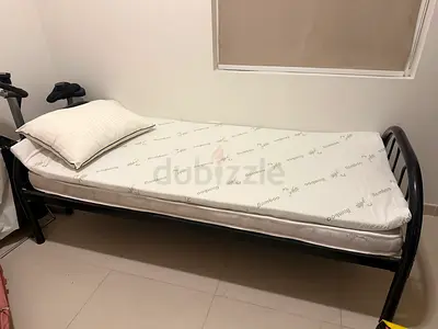 Single bed with mattress, smart foam top mattress and pillow - super clean and excellent condition