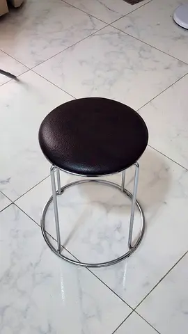 Chrome round bar stool with brown seat - good condition