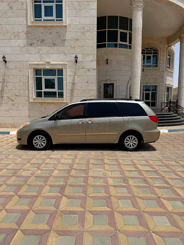 Toyota Sienna LE 2010 | American Specs | Well Maintained