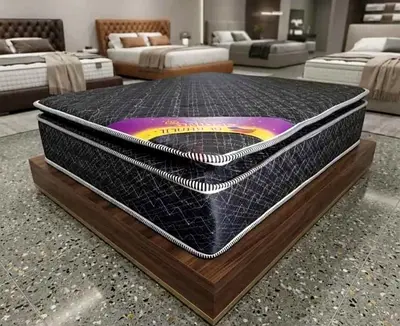 Queen-size mattress - double-layer comfort, barely New
