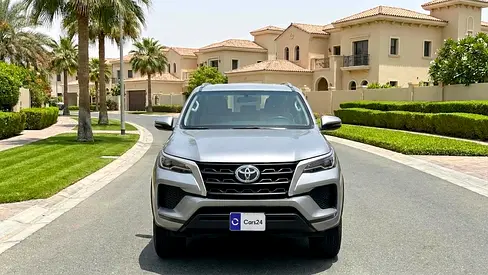 2022 Toyota FORTUNER — фото 2