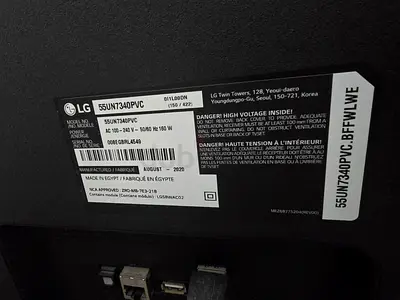 LG 55 Inch UHD Smart TV 55UN7340PVC with display issue.