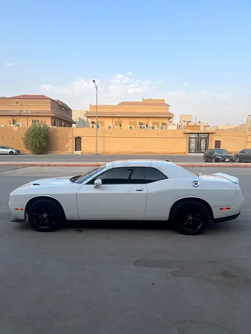 Stunning 2018 Dodge Challenger SXT - Canadian Specs - Well Maintained